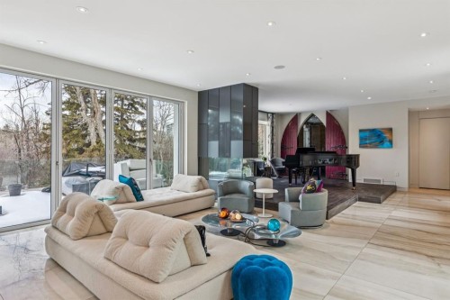 710 Rideau Road Sw, Calgary, AB - Indoor Photo Showing Living Room