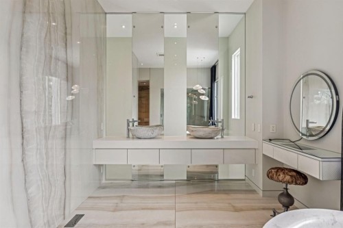 710 Rideau Road Sw, Calgary, AB - Indoor Photo Showing Bathroom
