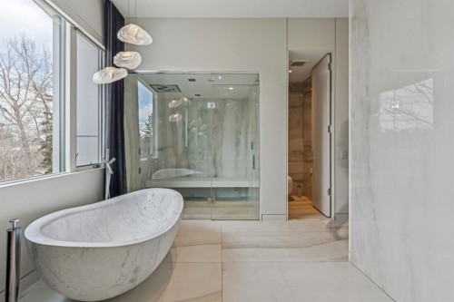 710 Rideau Road Sw, Calgary, AB - Indoor Photo Showing Bathroom