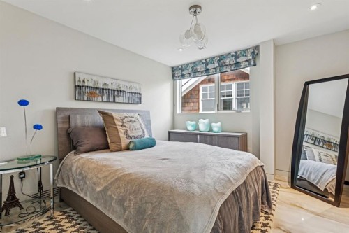 710 Rideau Road Sw, Calgary, AB - Indoor Photo Showing Bedroom