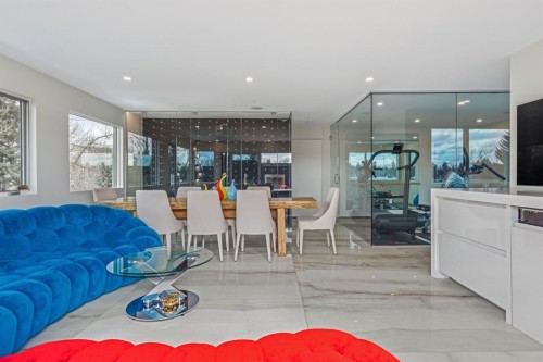 710 Rideau Road Sw, Calgary, AB - Indoor Photo Showing Living Room