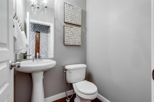 317 Panora Way Nw, Calgary, AB - Indoor Photo Showing Bathroom