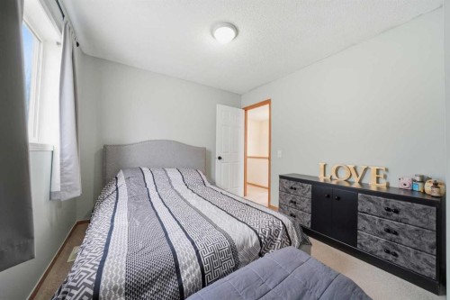 68 Bridleridge Gardens Sw, Calgary, AB - Indoor Photo Showing Bedroom