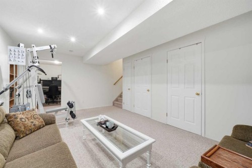 68 Bridleridge Gardens Sw, Calgary, AB - Indoor