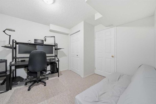 68 Bridleridge Gardens Sw, Calgary, AB - Indoor