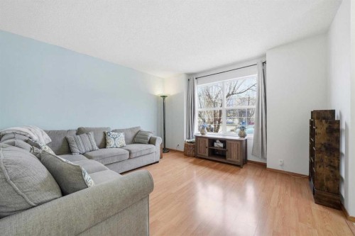 68 Bridleridge Gardens Sw, Calgary, AB - Indoor Photo Showing Living Room
