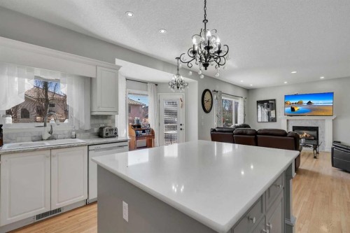 37 Mt Yamnuska Place Se, Calgary, AB - Indoor Photo Showing Kitchen