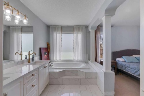 37 Mt Yamnuska Place Se, Calgary, AB - Indoor Photo Showing Bathroom