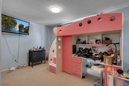 37 Mt Yamnuska Place Se, Calgary, AB - Indoor Photo Showing Other Room