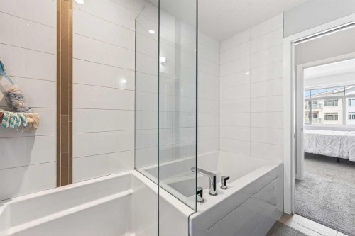 301-16 Auburn Bay Link Se, Calgary, AB - Indoor Photo Showing Bathroom