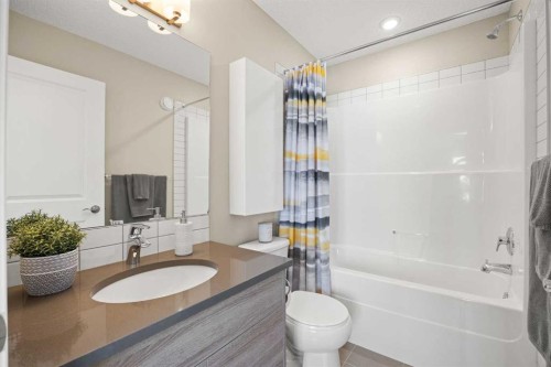496 Nolan Hill Boulevard Nw, Calgary, AB - Indoor Photo Showing Bathroom