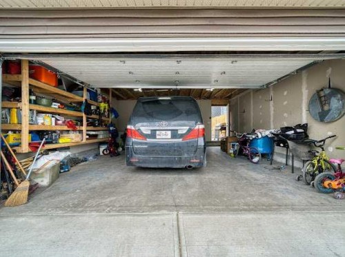 136 Lucas Street Nw, Calgary, AB - Indoor Photo Showing Garage