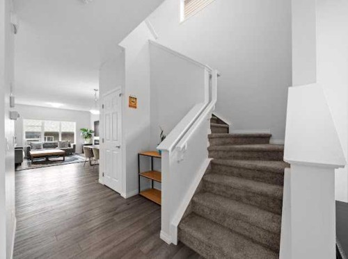 136 Lucas Street Nw, Calgary, AB - Indoor Photo Showing Other Room