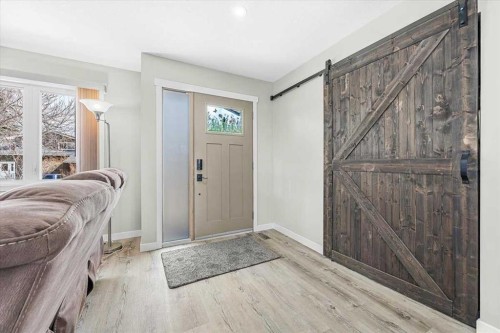 9743 Austin Road Se, Calgary, AB - Indoor