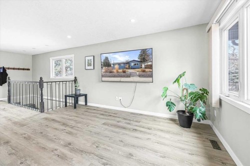 9743 Austin Road Se, Calgary, AB - Indoor Photo Showing Other Room