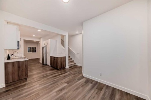76 Tuscany Summit Square Nw, Calgary, AB - Indoor Photo Showing Kitchen