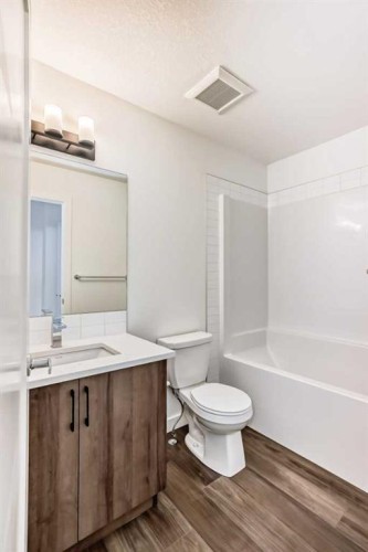 76 Tuscany Summit Square Nw, Calgary, AB - Indoor Photo Showing Bathroom
