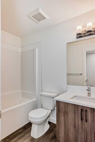 76 Tuscany Summit Square Nw, Calgary, AB - Indoor Photo Showing Bathroom