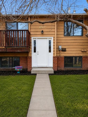 B-1207 44 Street SE Calgary, AB T2A 5E6