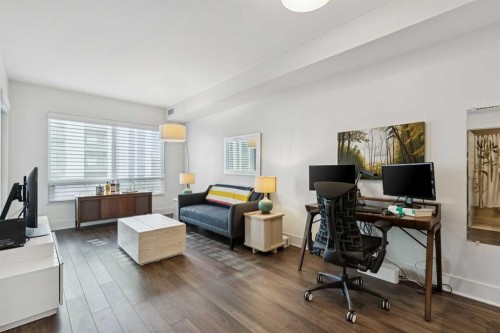 402-46 9 Street Ne, Calgary, AB - Indoor Photo Showing Other Room
