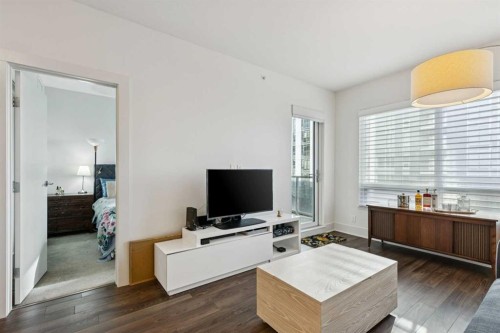 402-46 9 Street Ne, Calgary, AB - Indoor Photo Showing Living Room