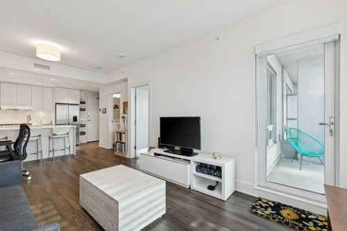 402-46 9 Street Ne, Calgary, AB - Indoor Photo Showing Living Room