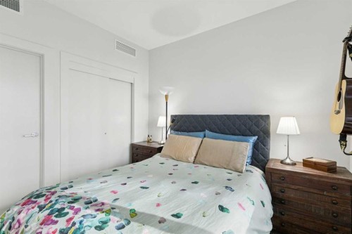 402-46 9 Street Ne, Calgary, AB - Indoor Photo Showing Bedroom