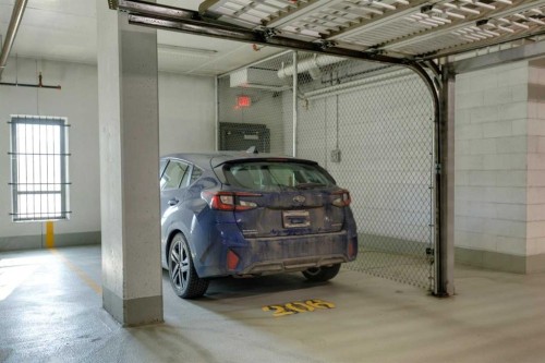 402-46 9 Street Ne, Calgary, AB - Indoor Photo Showing Garage