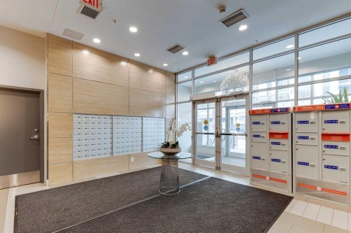 402-46 9 Street Ne, Calgary, AB - Indoor Photo Showing Other Room