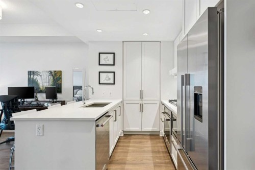 402-46 9 Street Ne, Calgary, AB - Indoor Photo Showing Kitchen With Double Sink With Upgraded Kitchen