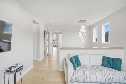 1104 Cranbrook Gardens Se, Calgary, AB - Indoor