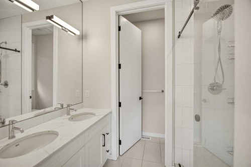 1104 Cranbrook Gardens Se, Calgary, AB - Indoor Photo Showing Bathroom