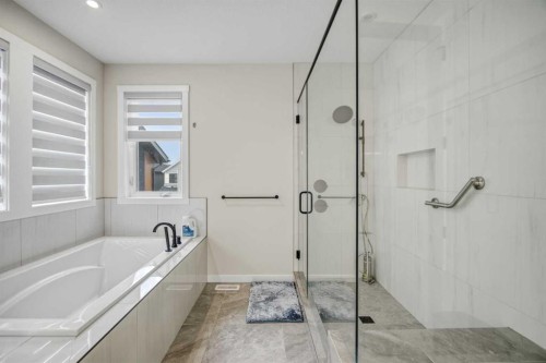 1104 Cranbrook Gardens Se, Calgary, AB - Indoor Photo Showing Bathroom