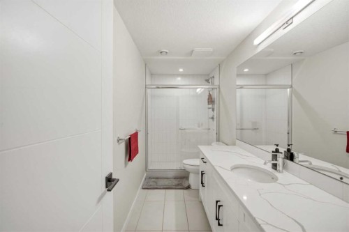 1104 Cranbrook Gardens Se, Calgary, AB - Indoor Photo Showing Bathroom