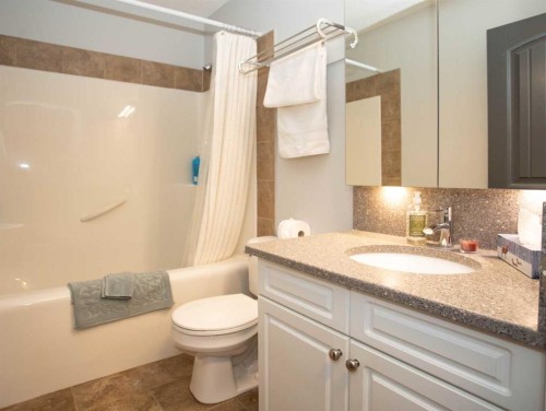 412 Highland Close, Strathmore, AB - Indoor