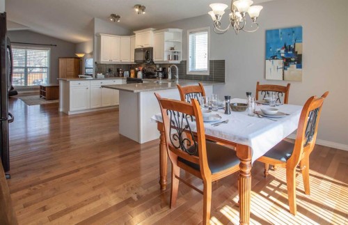 412 Highland Close, Strathmore, AB - Indoor Photo Showing Dining Room