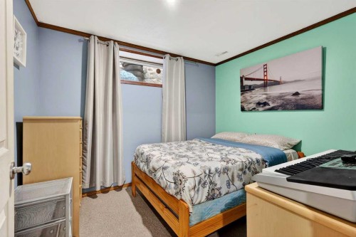 129 Bridlewood Way Sw, Calgary, AB - Indoor Photo Showing Bedroom