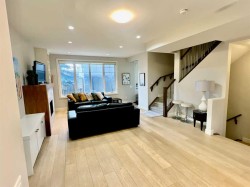 2-924 3 Avenue NW Calgary, AB T2N 0J6