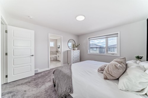 194 Willow Place, Cochrane, AB - Indoor Photo Showing Bedroom