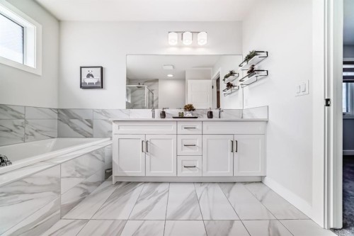 194 Willow Place, Cochrane, AB - Indoor Photo Showing Bathroom
