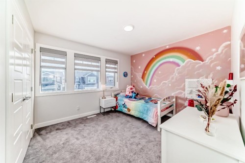 194 Willow Place, Cochrane, AB - Indoor Photo Showing Bedroom