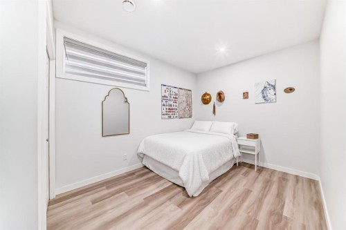 194 Willow Place, Cochrane, AB - Indoor Photo Showing Bedroom