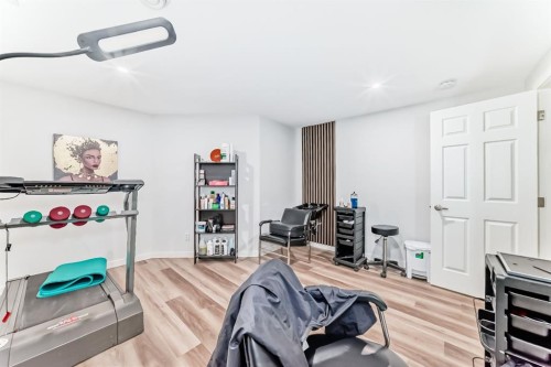 194 Willow Place, Cochrane, AB - Indoor Photo Showing Other Room