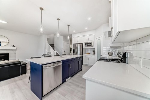 194 Willow Place, Cochrane, AB - Indoor Photo Showing Kitchen With Upgraded Kitchen