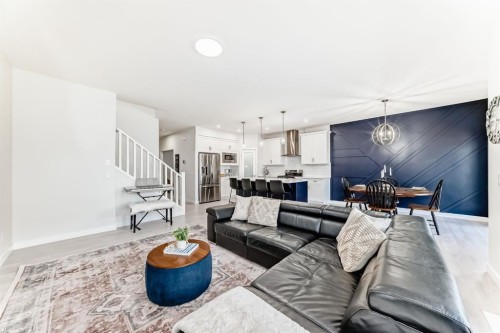 194 Willow Place, Cochrane, AB - Indoor Photo Showing Living Room