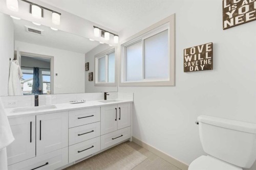 72 Evansdale Landing Nw, Calgary, AB - Indoor Photo Showing Bathroom