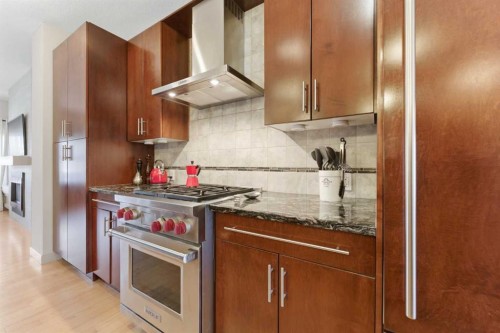 72 Evansdale Landing Nw, Calgary, AB - Indoor Photo Showing Kitchen