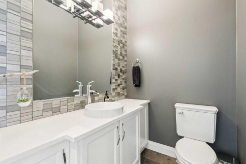 2109 20 Avenue Sw, Calgary, AB - Indoor Photo Showing Bathroom