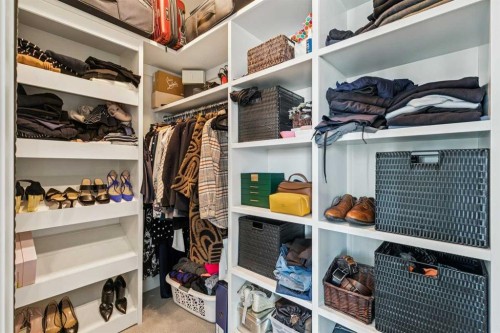 2109 20 Avenue Sw, Calgary, AB - Indoor With Storage