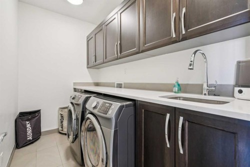 2109 20 Avenue Sw, Calgary, AB - Indoor Photo Showing Laundry Room